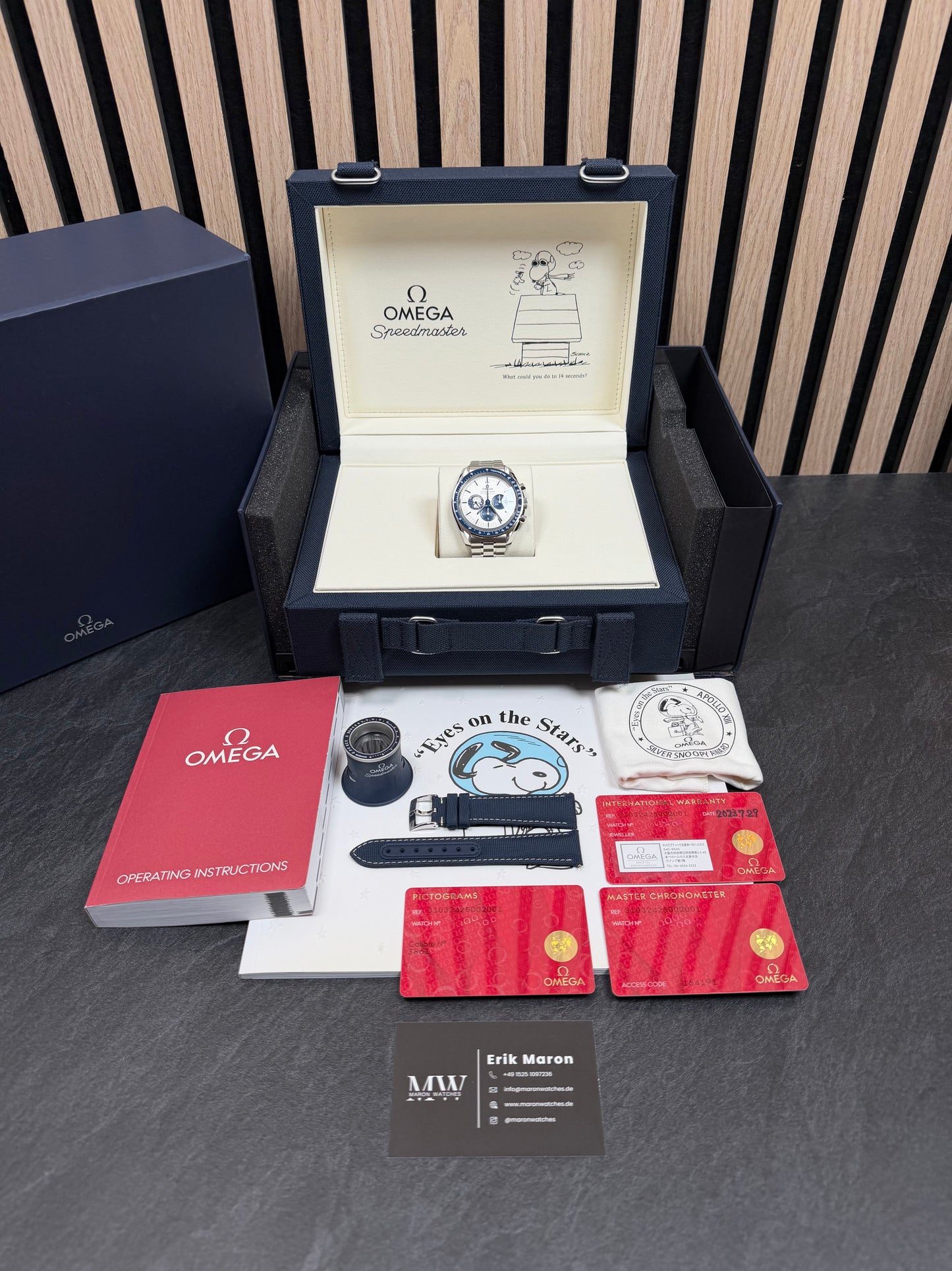 Omega Speedmaster Silver Snoopy Award / 2023 / Full Set / Neuwertig