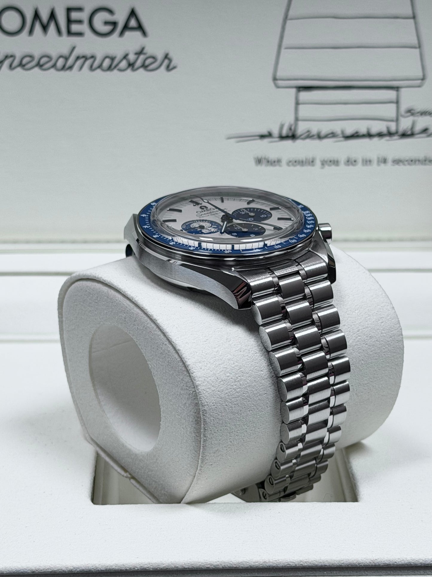 Omega Speedmaster Silver Snoopy Award / 2023 / Full Set / Neuwertig