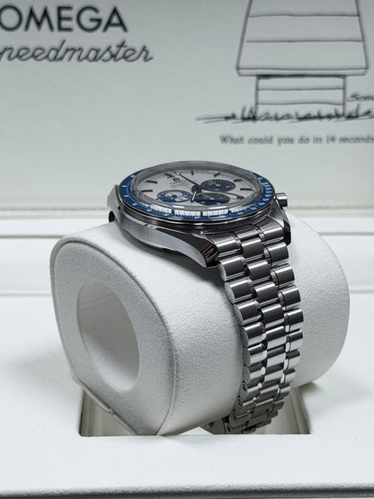 Omega Speedmaster Silver Snoopy Award / 2023 / Full Set / Neuwertig