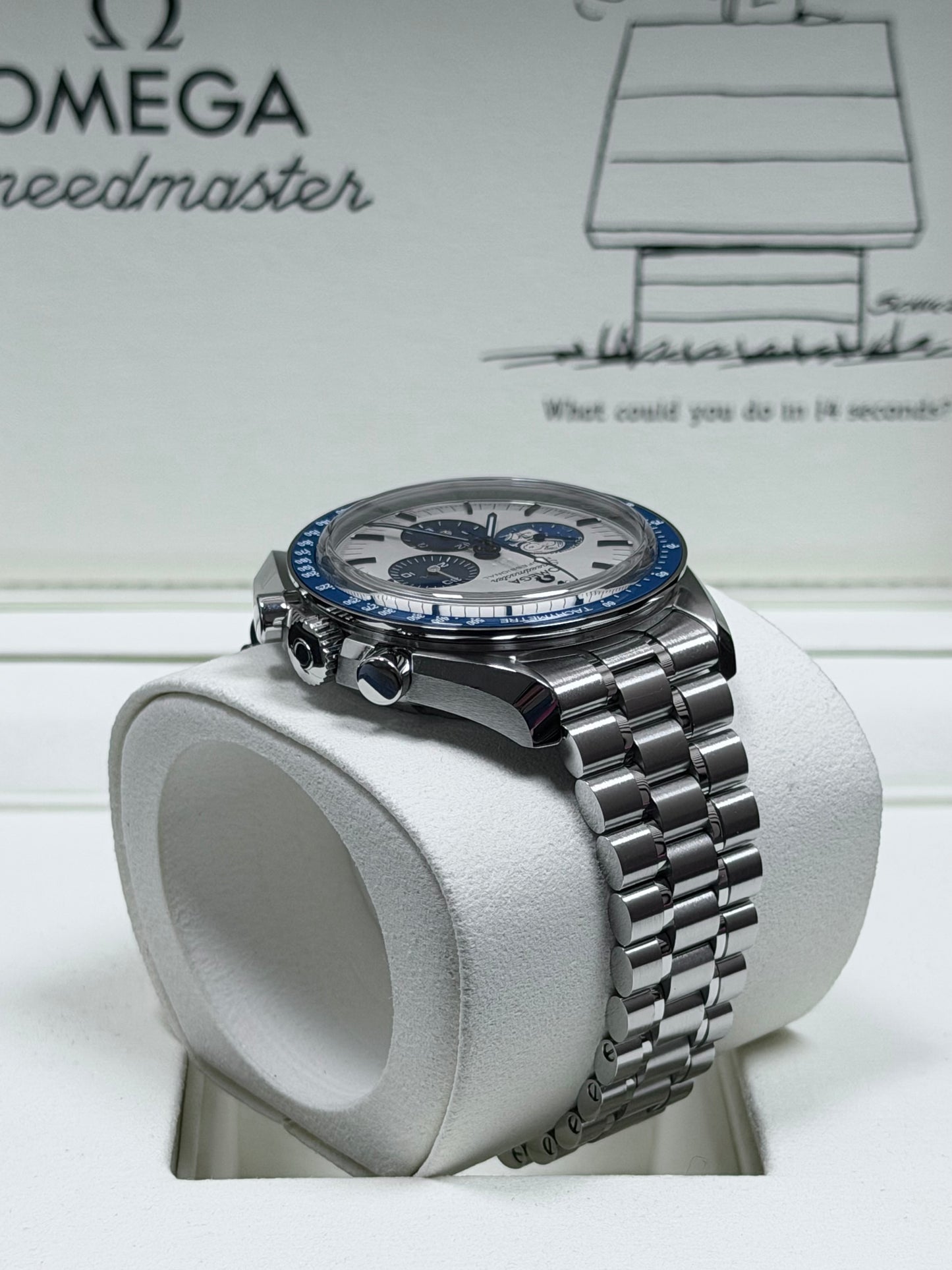 Omega Speedmaster Silver Snoopy Award / 2023 / Full Set / Neuwertig