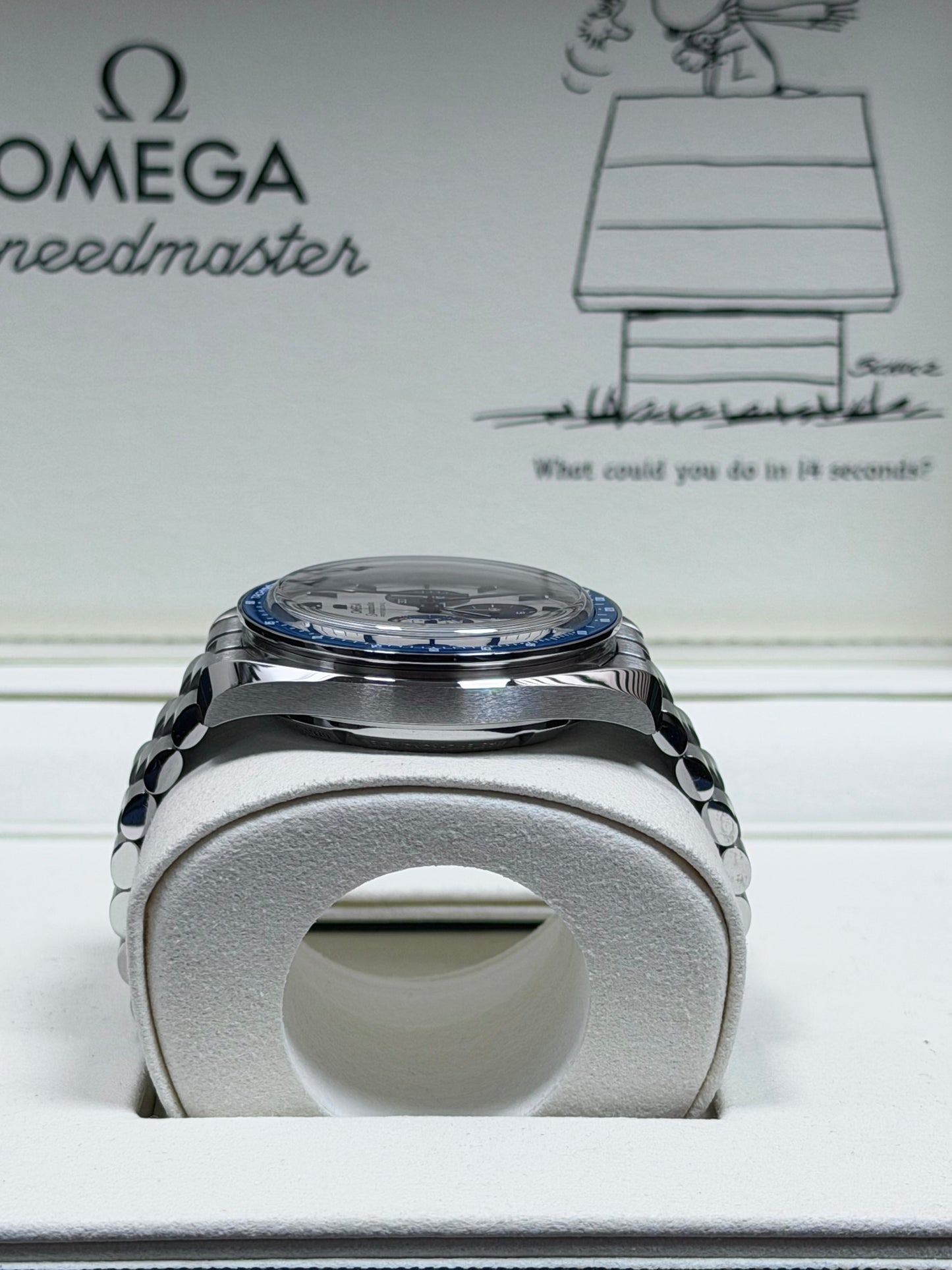 Omega Speedmaster Silver Snoopy Award / 2023 / Full Set / Neuwertig
