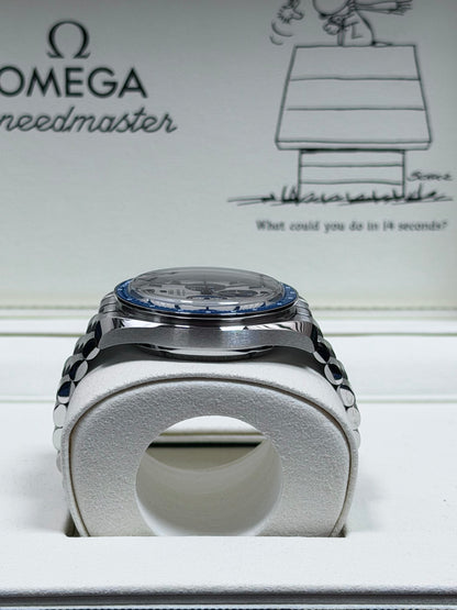 Omega Speedmaster Silver Snoopy Award / 2023 / Full Set / Neuwertig