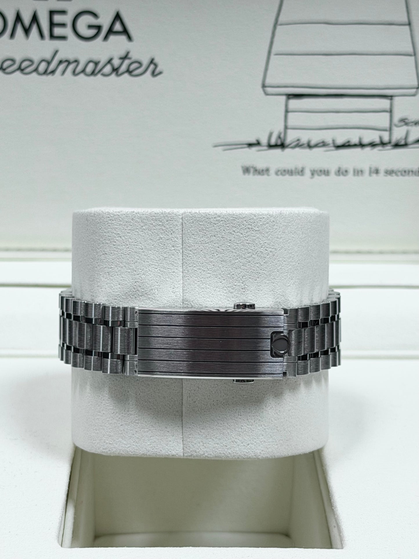Omega Speedmaster Silver Snoopy Award / 2023 / Full Set / Neuwertig
