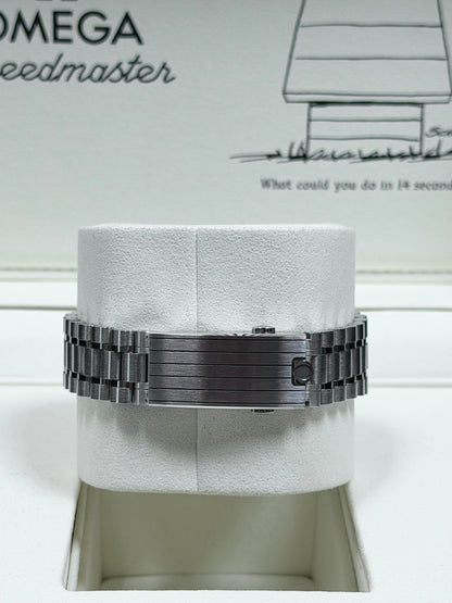 Omega Speedmaster Silver Snoopy Award / 2023 / Full Set / Neuwertig