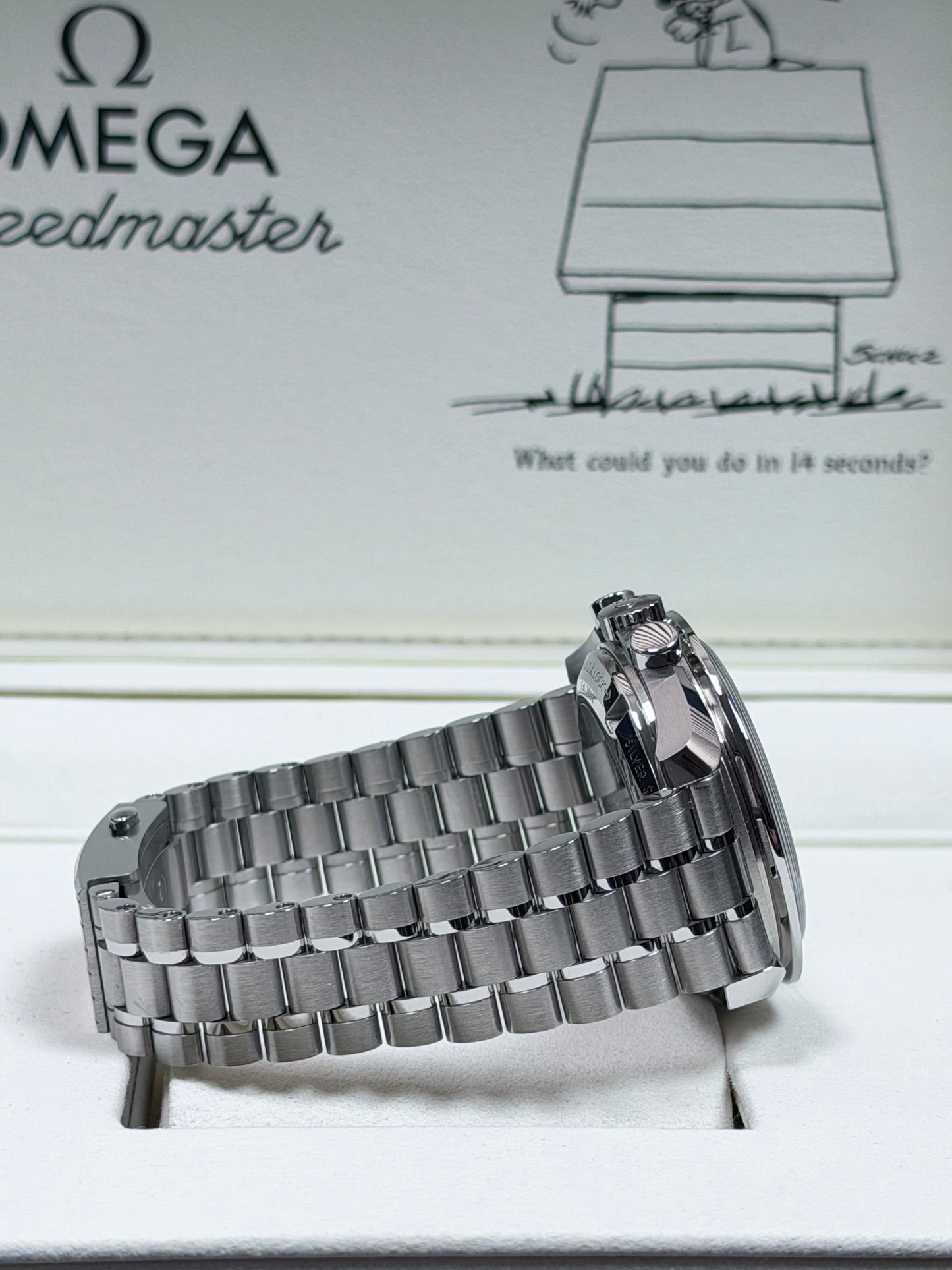 Omega Speedmaster Silver Snoopy Award / 2023 / Full Set / Neuwertig