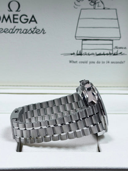 Omega Speedmaster Silver Snoopy Award / 2023 / Full Set / Neuwertig