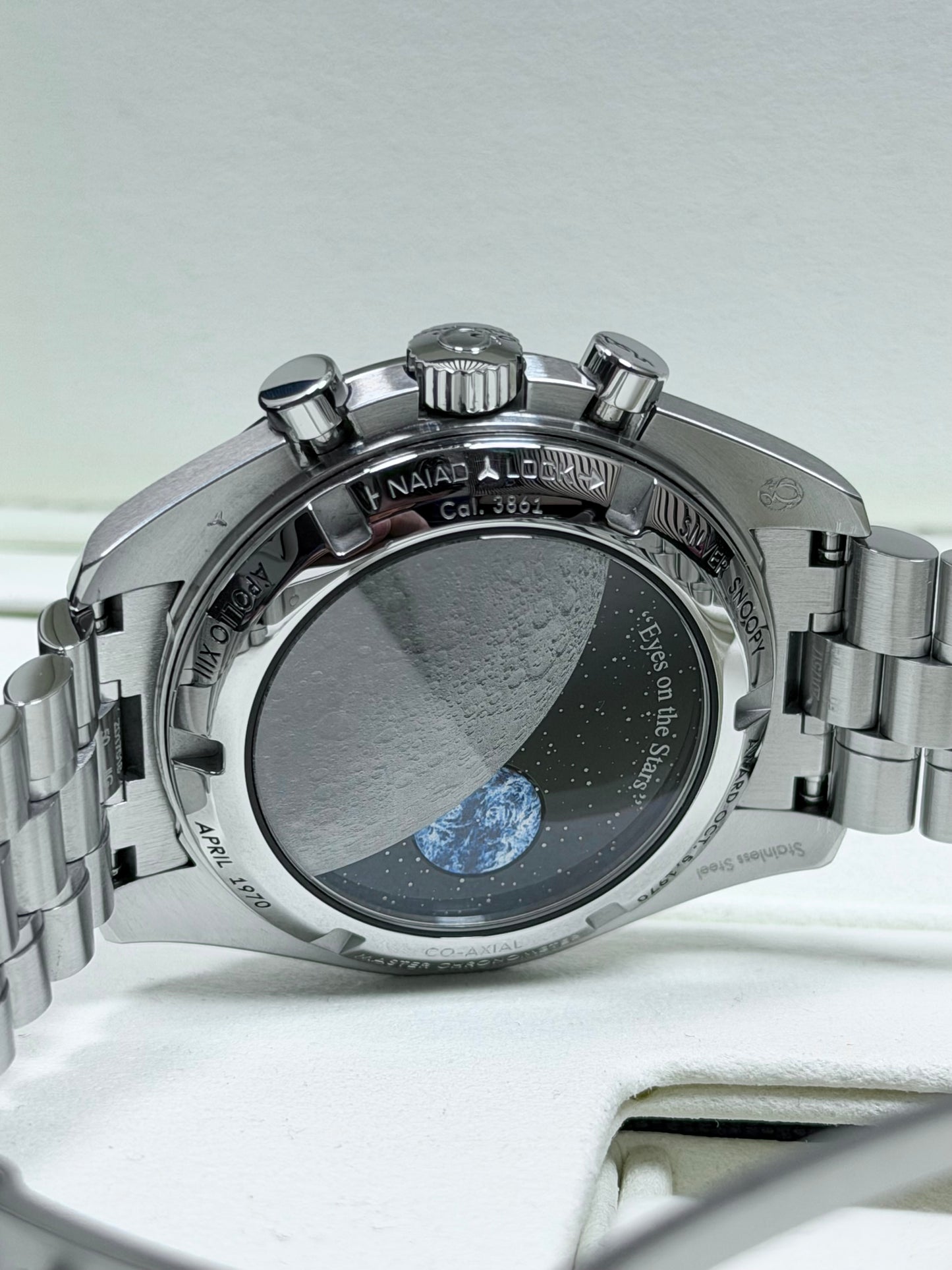 Omega Speedmaster Silver Snoopy Award / 2023 / Full Set / Neuwertig