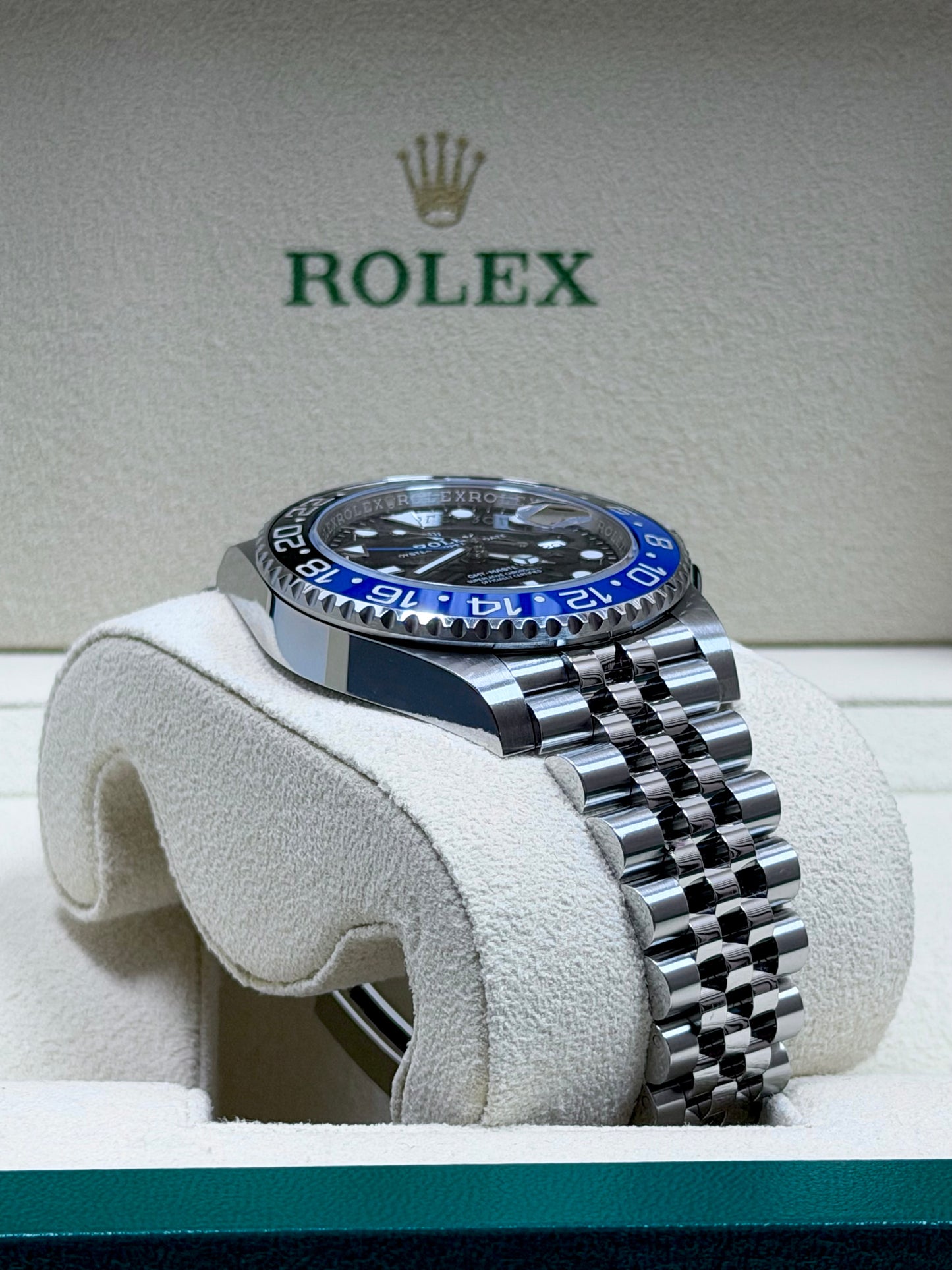 Rolex GMT Master 2 "Batgirl" 126710BLNR / 2023 / Full Set / Top Zustand