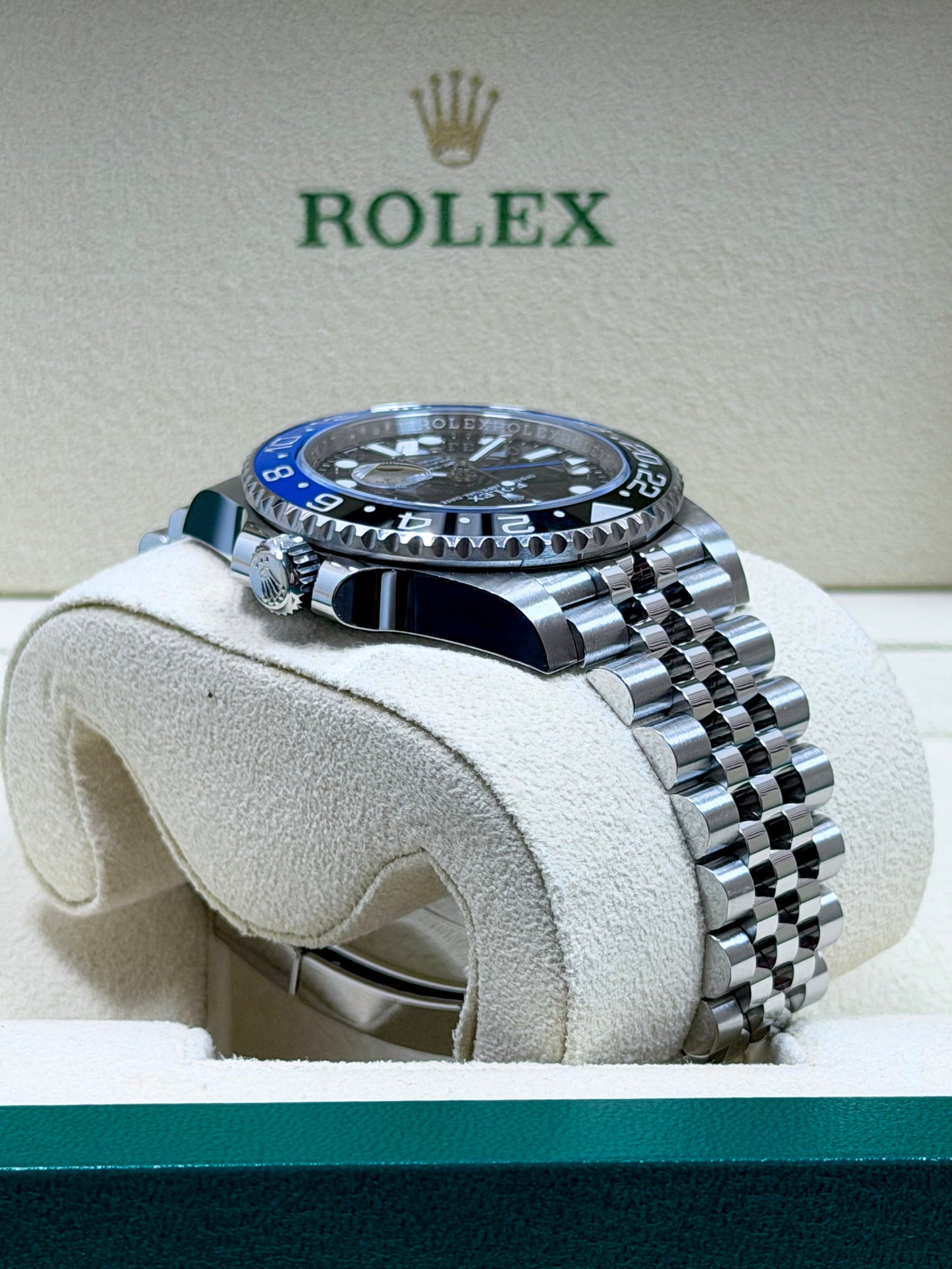 Rolex GMT Master 2 "Batgirl" 126710BLNR / 2023 / Full Set / Top Zustand