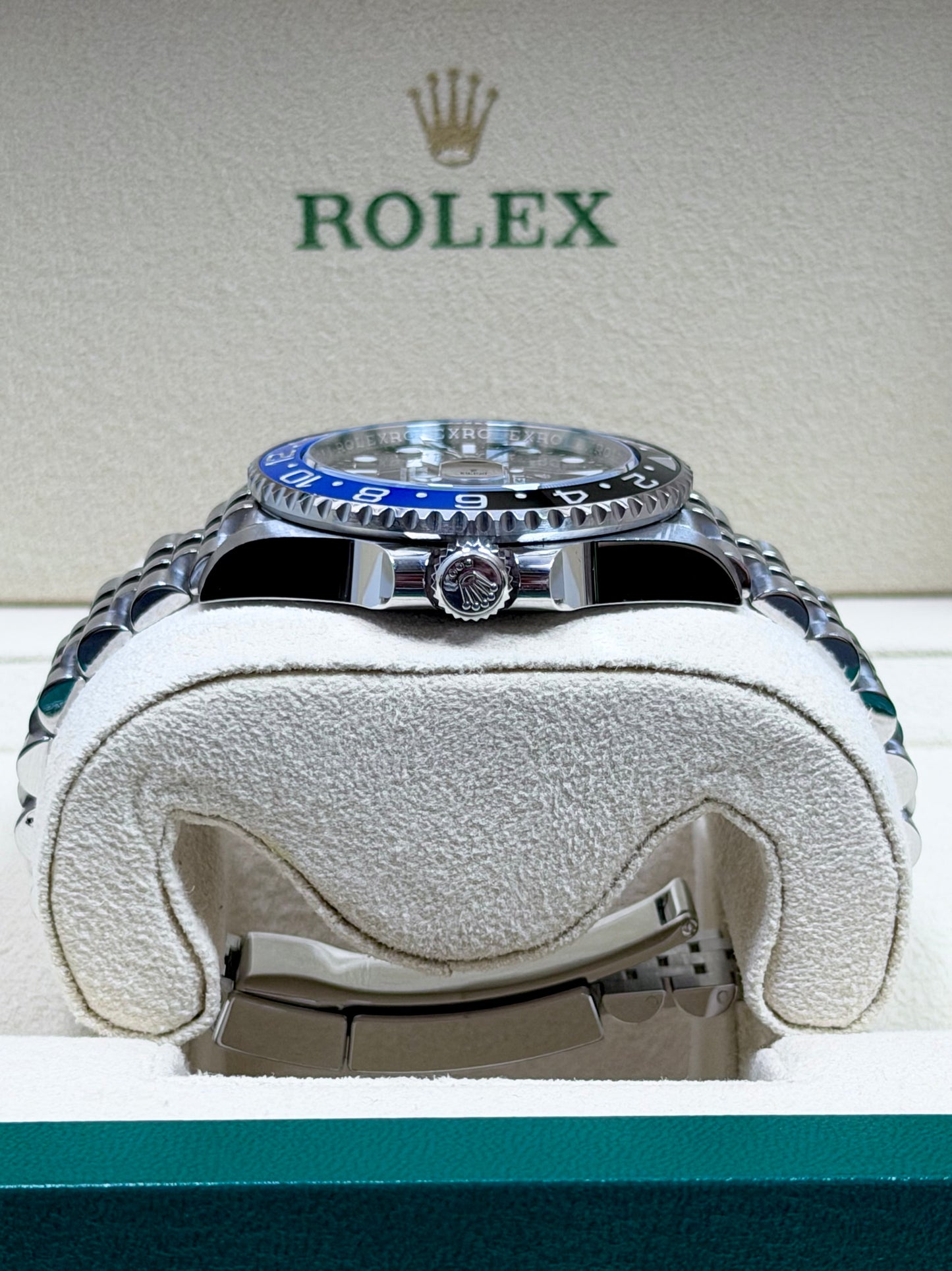 Rolex GMT Master 2 "Batgirl" 126710BLNR / 2023 / Full Set / Top Zustand
