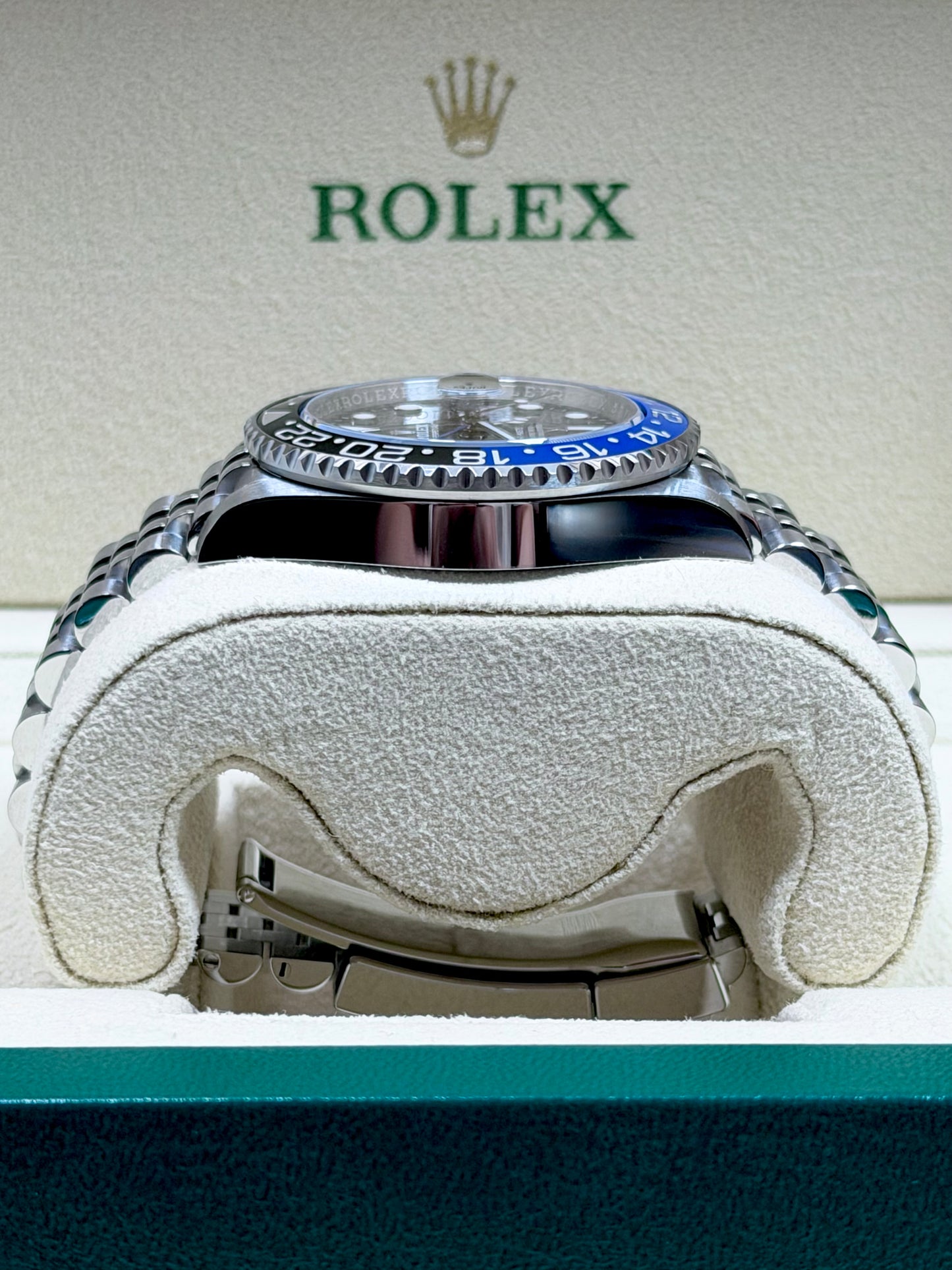 Rolex GMT Master 2 "Batgirl" 126710BLNR / 2023 / Full Set / Top Zustand