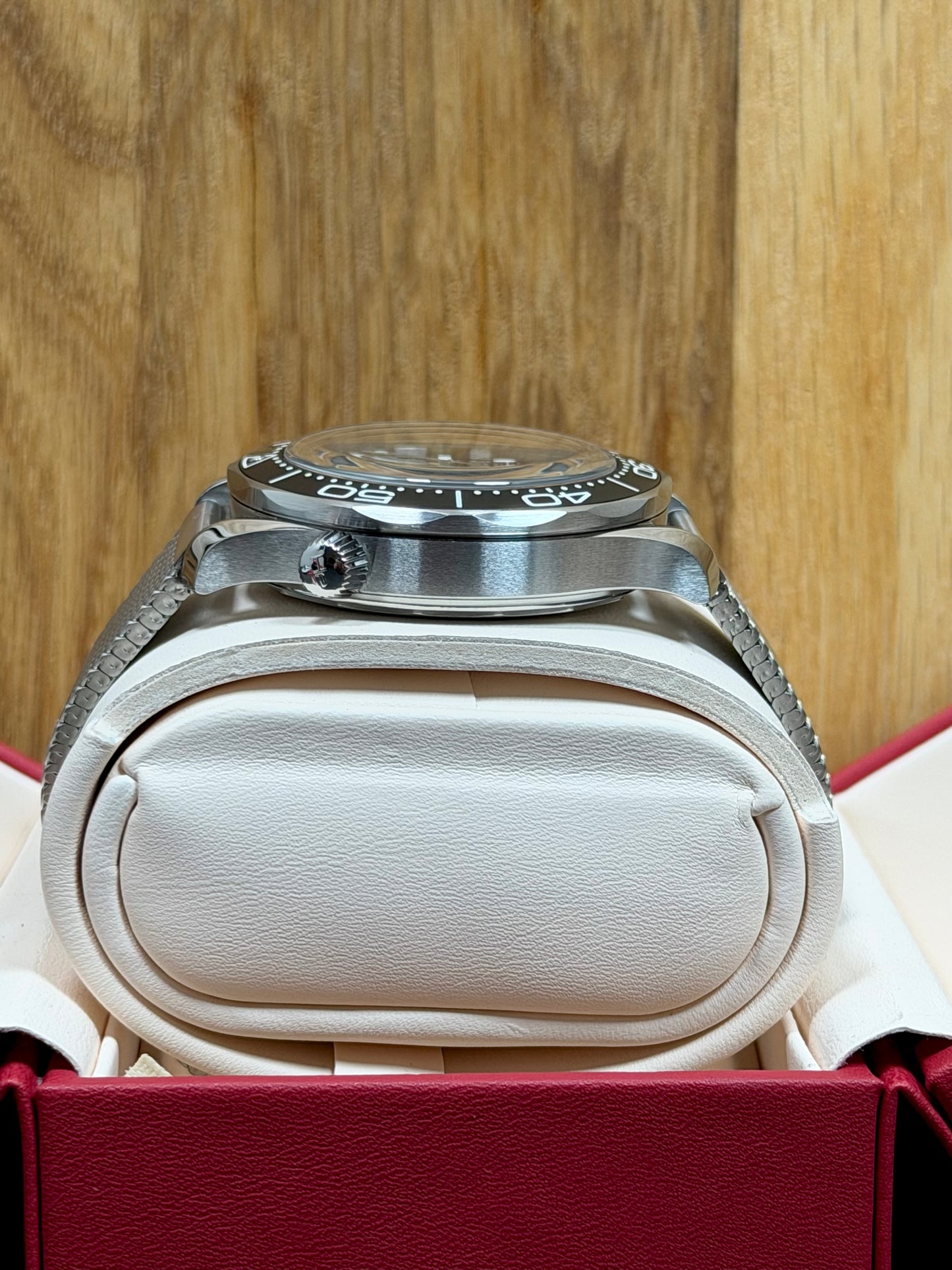 Omega Seamaster Diver 300M / 2025 / Top Zustand