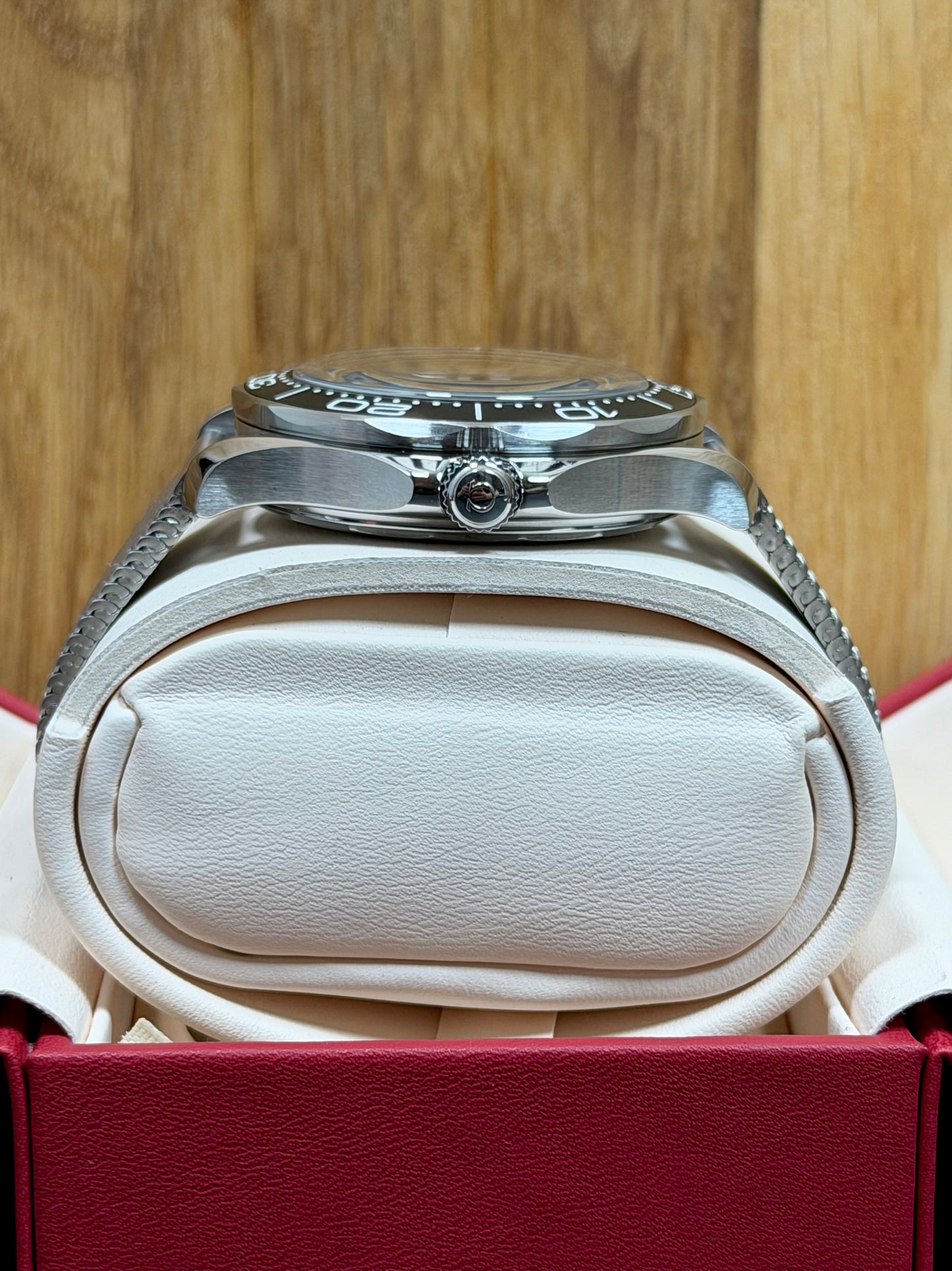 Omega Seamaster Diver 300M / 2025 / Top Zustand