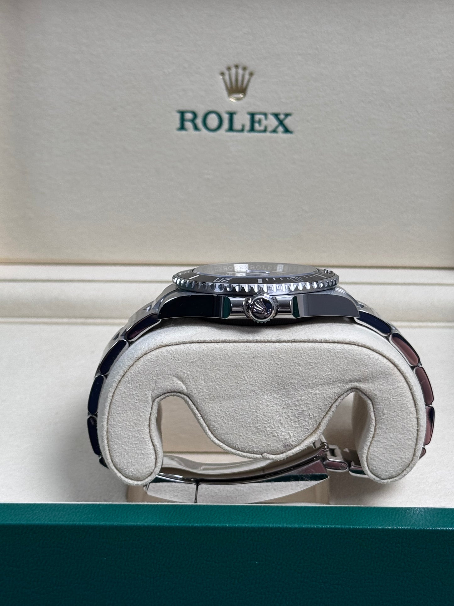 Rolex Submariner Date 126610LN / 2025 / Full Set / Sehr gut