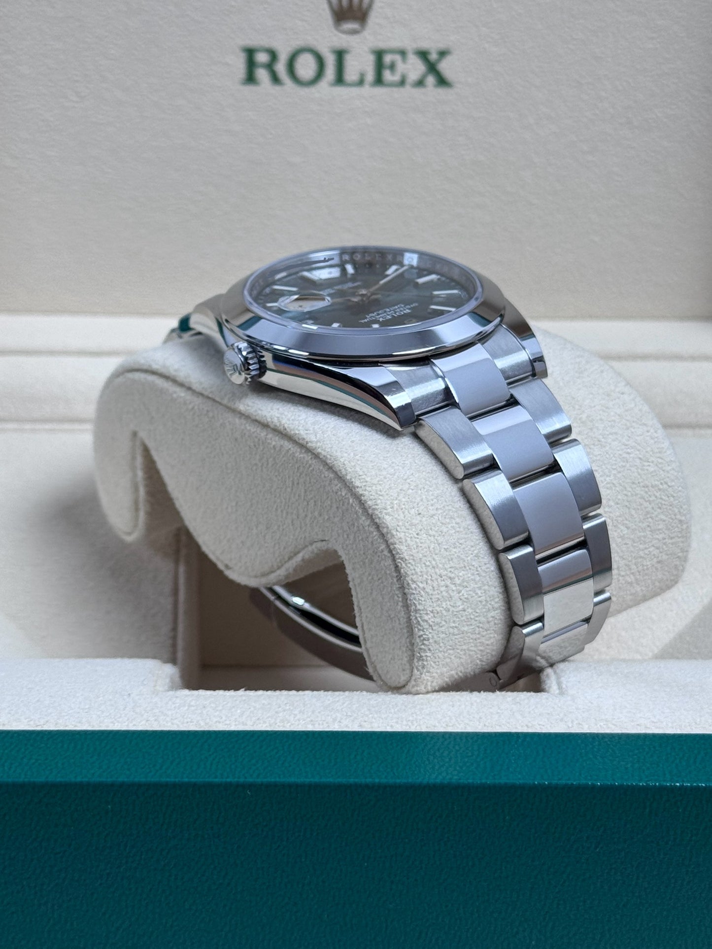 Rolex Datejust 41 126300 Grün / 2023 / Full Set / Neuwertig