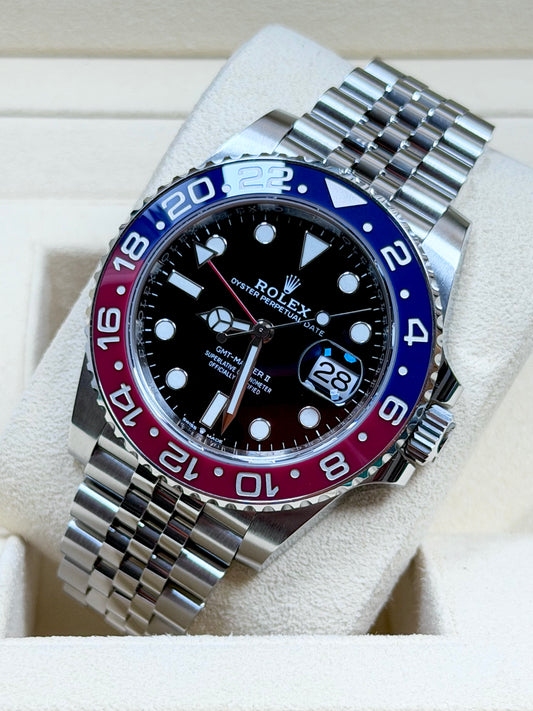 Rolex GMT Master 2 "Pepsi" 126710BLRO / 2021 / Full Set / Sehr gut