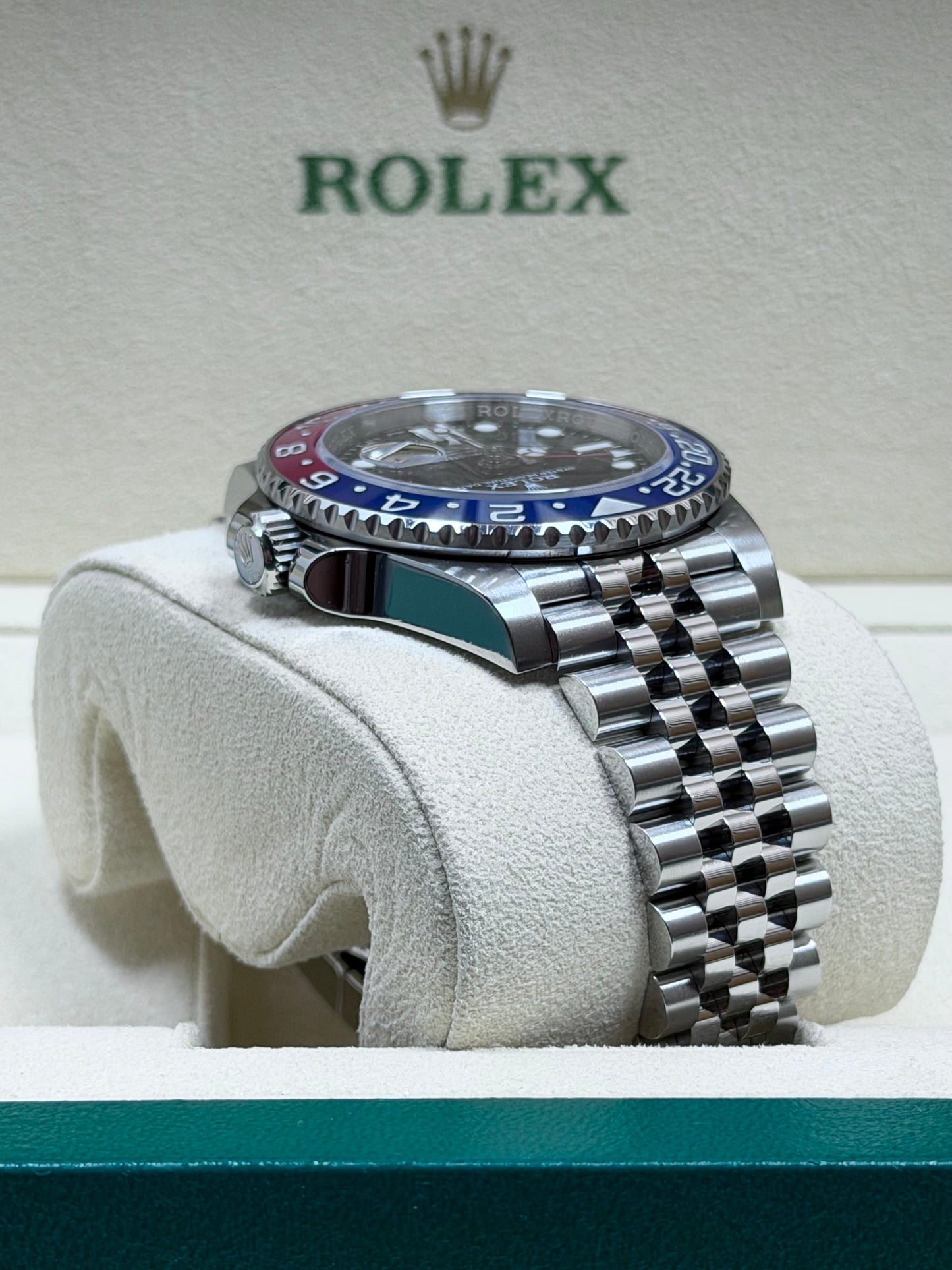 Rolex GMT Master 2 "Pepsi" 126710BLRO / 2021 / Full Set / Sehr gut