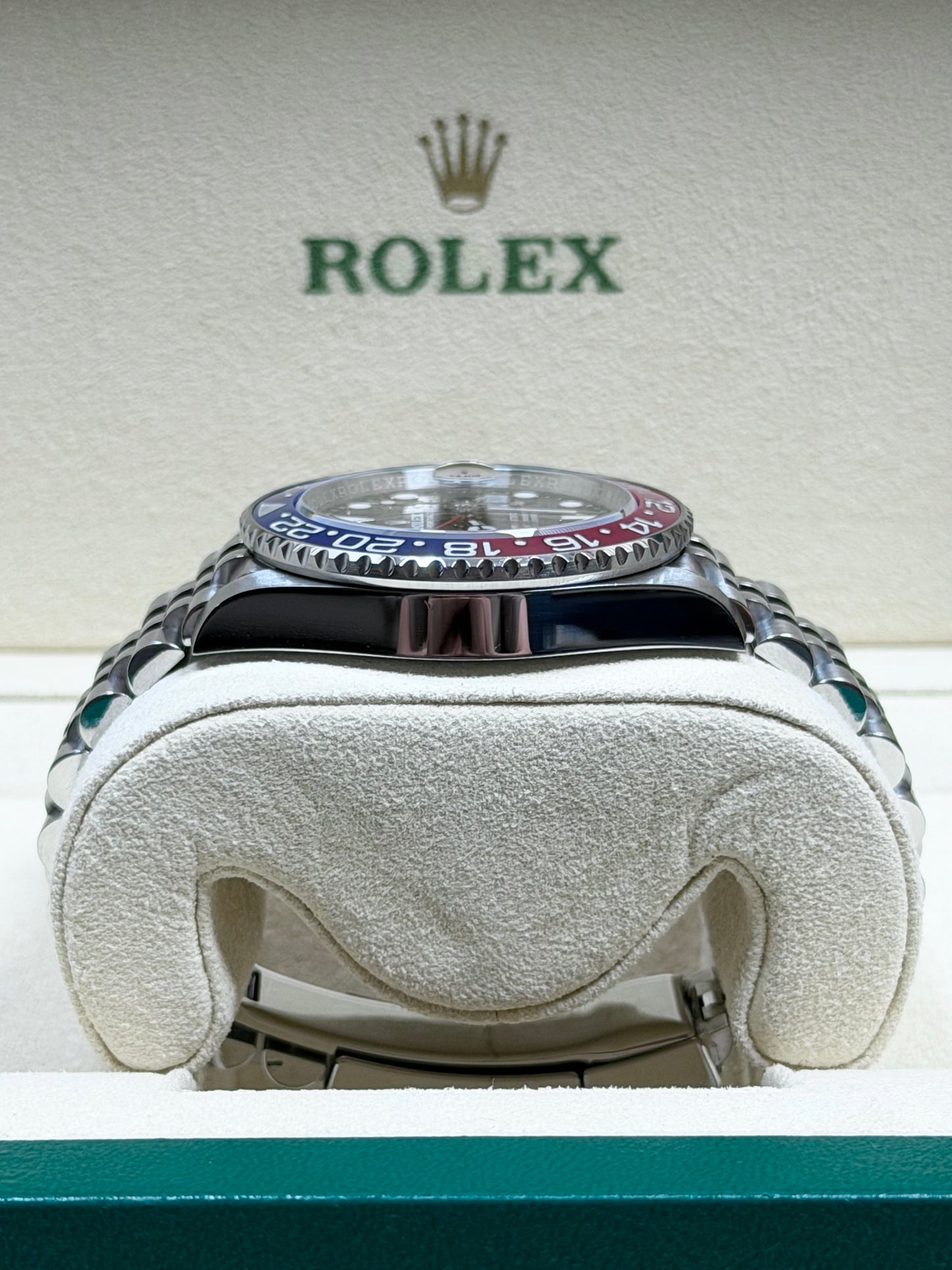 Rolex GMT Master 2 "Pepsi" 126710BLRO / 2021 / Full Set / Sehr gut