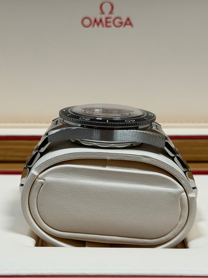 Omega Seamaster 300 Blau / 2024 / Full Set / Top Zustand