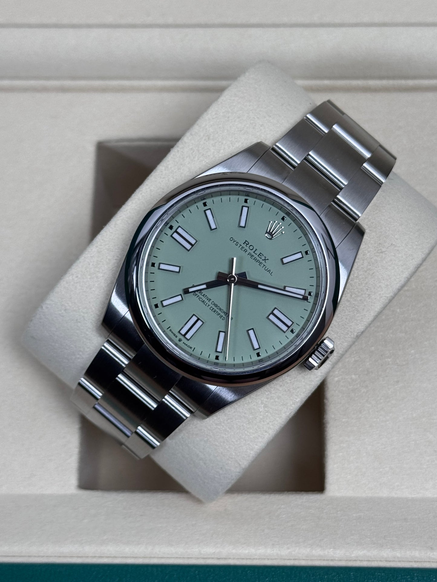 Rolex Oyster Perpetual 41 Pistachio / 2025 / Full Set / Verklebt