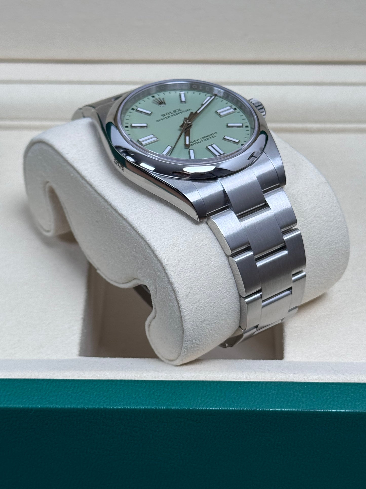 Rolex Oyster Perpetual 41 Pistachio / 2025 / Full Set / Verklebt