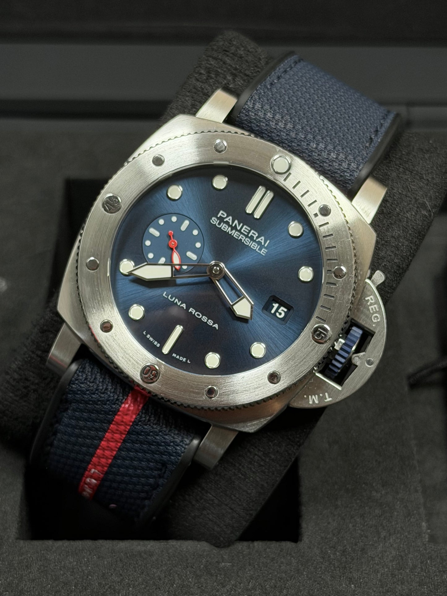 Panerai Luminor Submersible Luna Rossa / 2022 / Full Set / Sehr gut