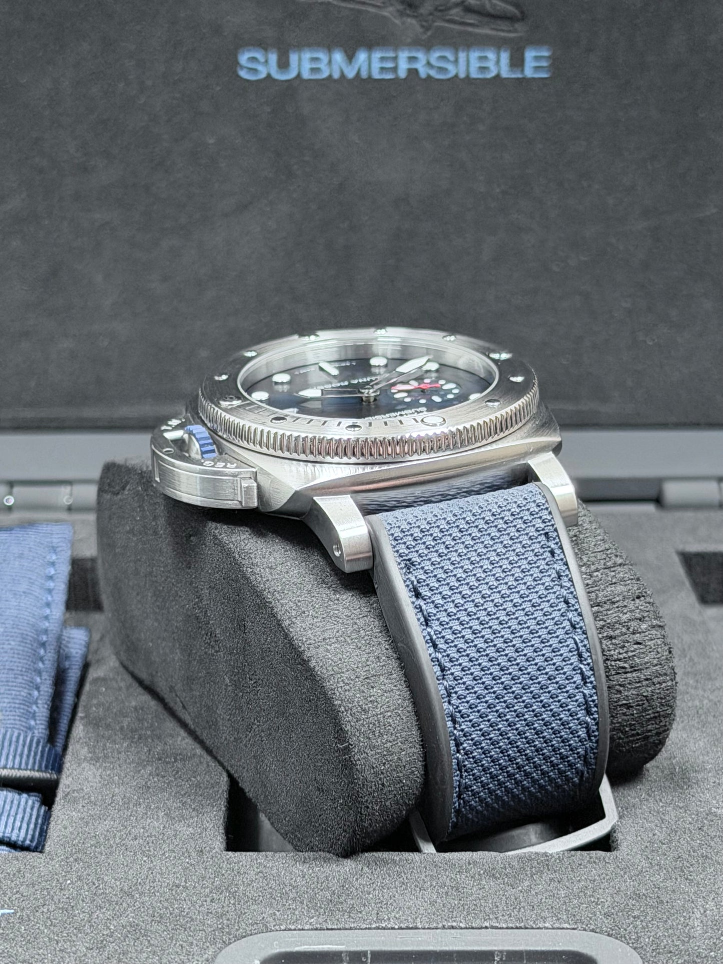 Panerai Luminor Submersible Luna Rossa / 2022 / Full Set / Sehr gut