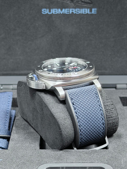 Panerai Luminor Submersible Luna Rossa / 2022 / Full Set / Sehr gut