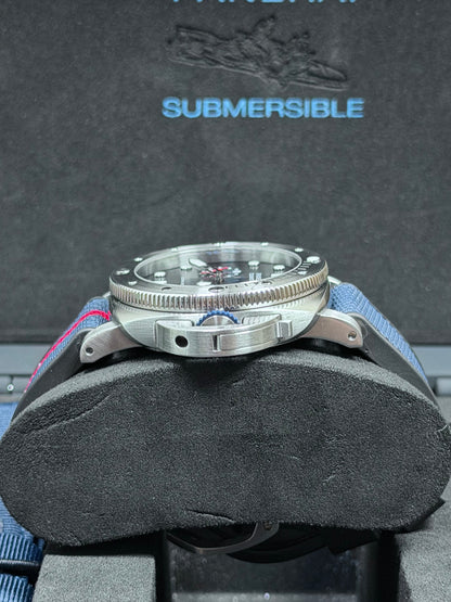 Panerai Luminor Submersible Luna Rossa / 2022 / Full Set / Sehr gut