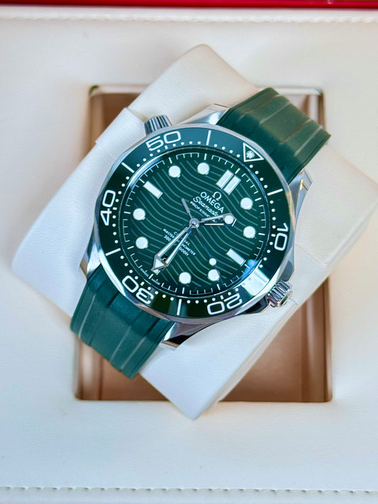 Omega Seamaster Diver 300M Grün / 2024 / Full Set / Neuwertig