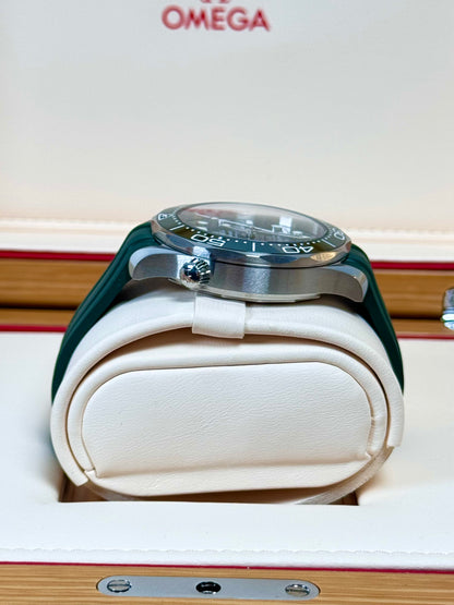 Omega Seamaster Diver 300M Grün / 2024 / Full Set / Neuwertig