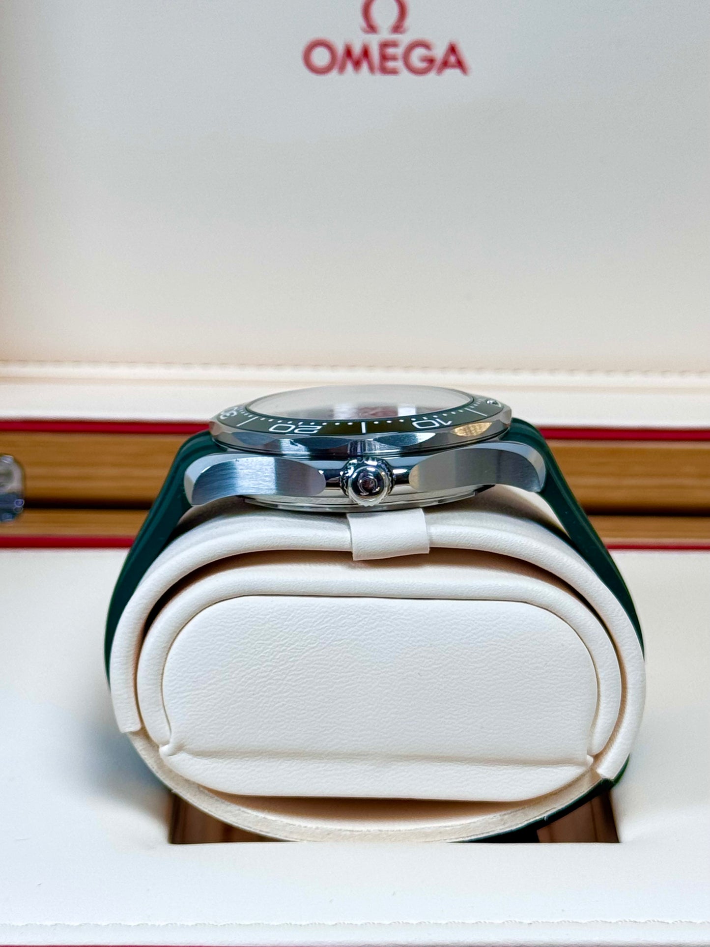 Omega Seamaster Diver 300M Grün / 2024 / Full Set / Neuwertig