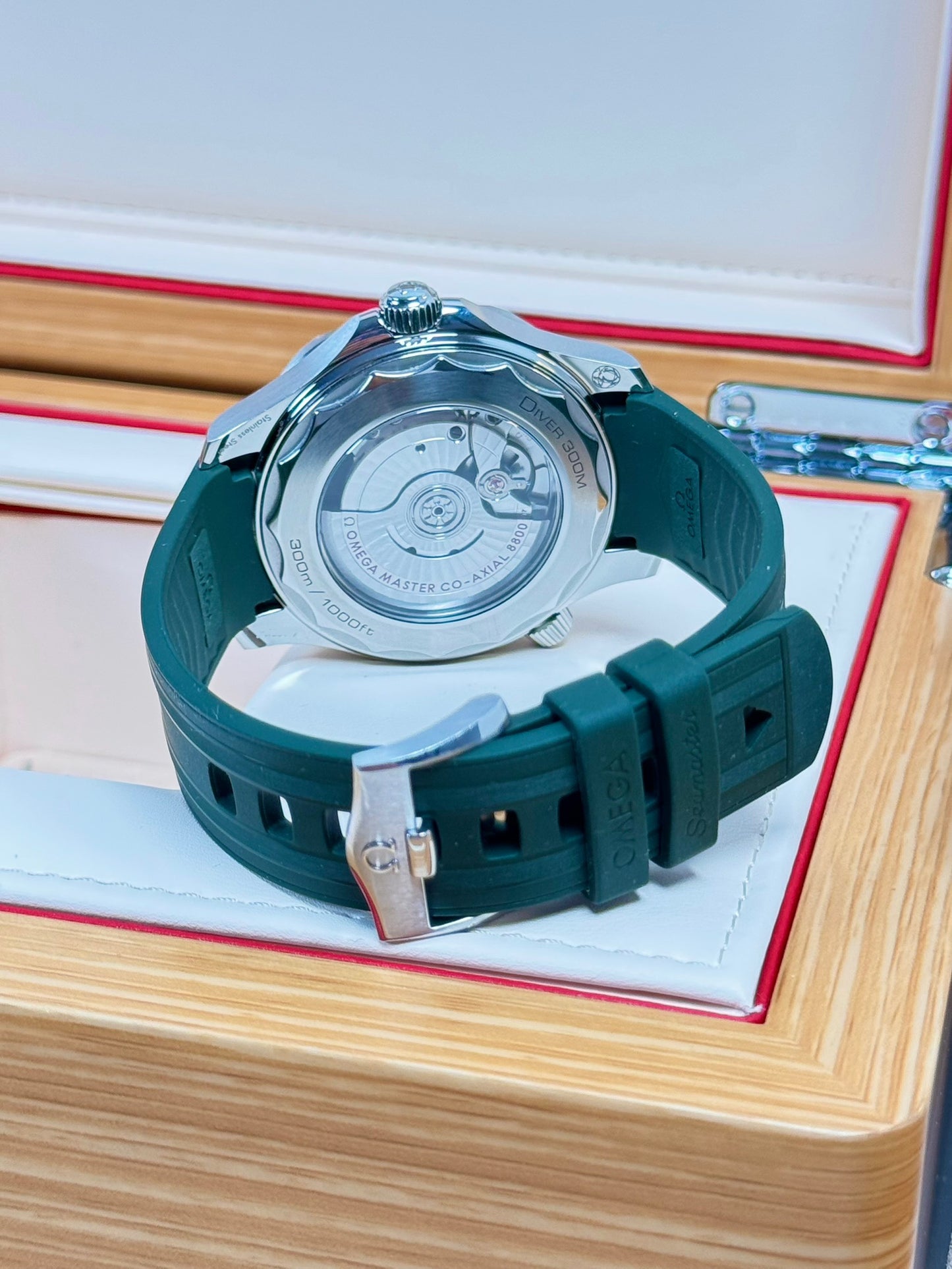 Omega Seamaster Diver 300M Grün / 2024 / Full Set / Neuwertig