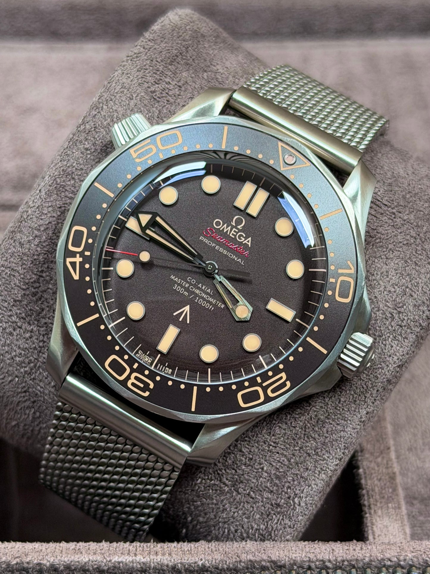 Omega Seamaster Diver 300M Titan 007 Edition / 2022 / Full Set / Top Zustand