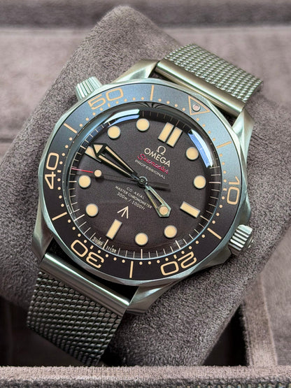 Omega Seamaster Diver 300M Titan 007 Edition / 2022 / Full Set / Top Zustand