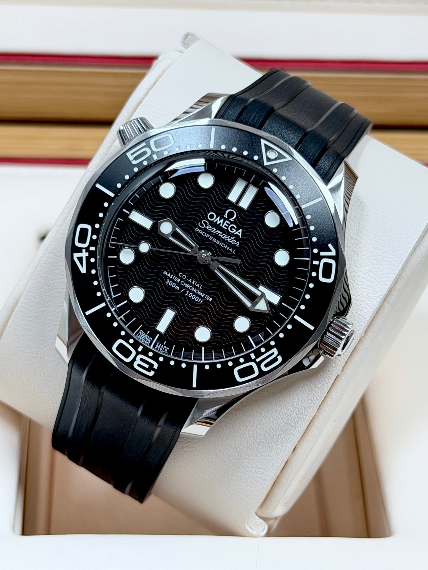 Omega Seamaster Diver 300M Schwarz / 2025 / Full Set / Neuwertig