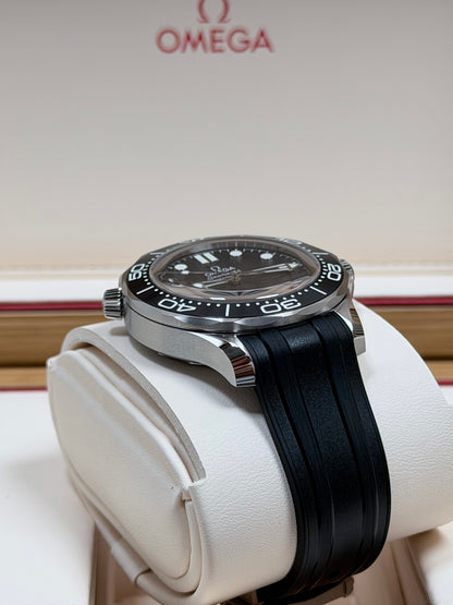 Omega Seamaster Diver 300M Schwarz / 2025 / Full Set / Neuwertig