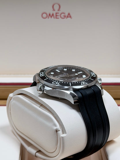 Omega Seamaster Diver 300M Schwarz / 2025 / Full Set / Neuwertig