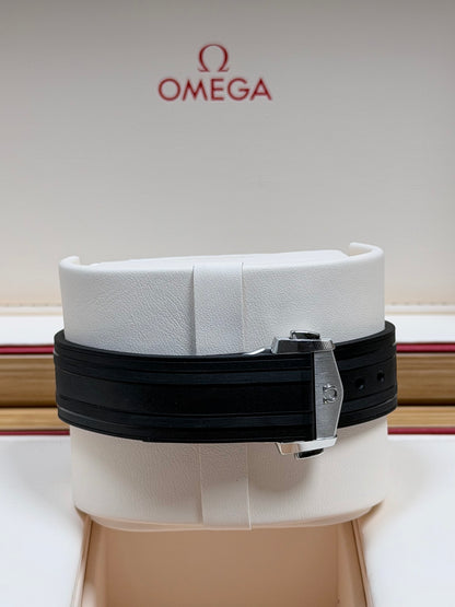 Omega Seamaster Diver 300M Schwarz / 2025 / Full Set / Neuwertig