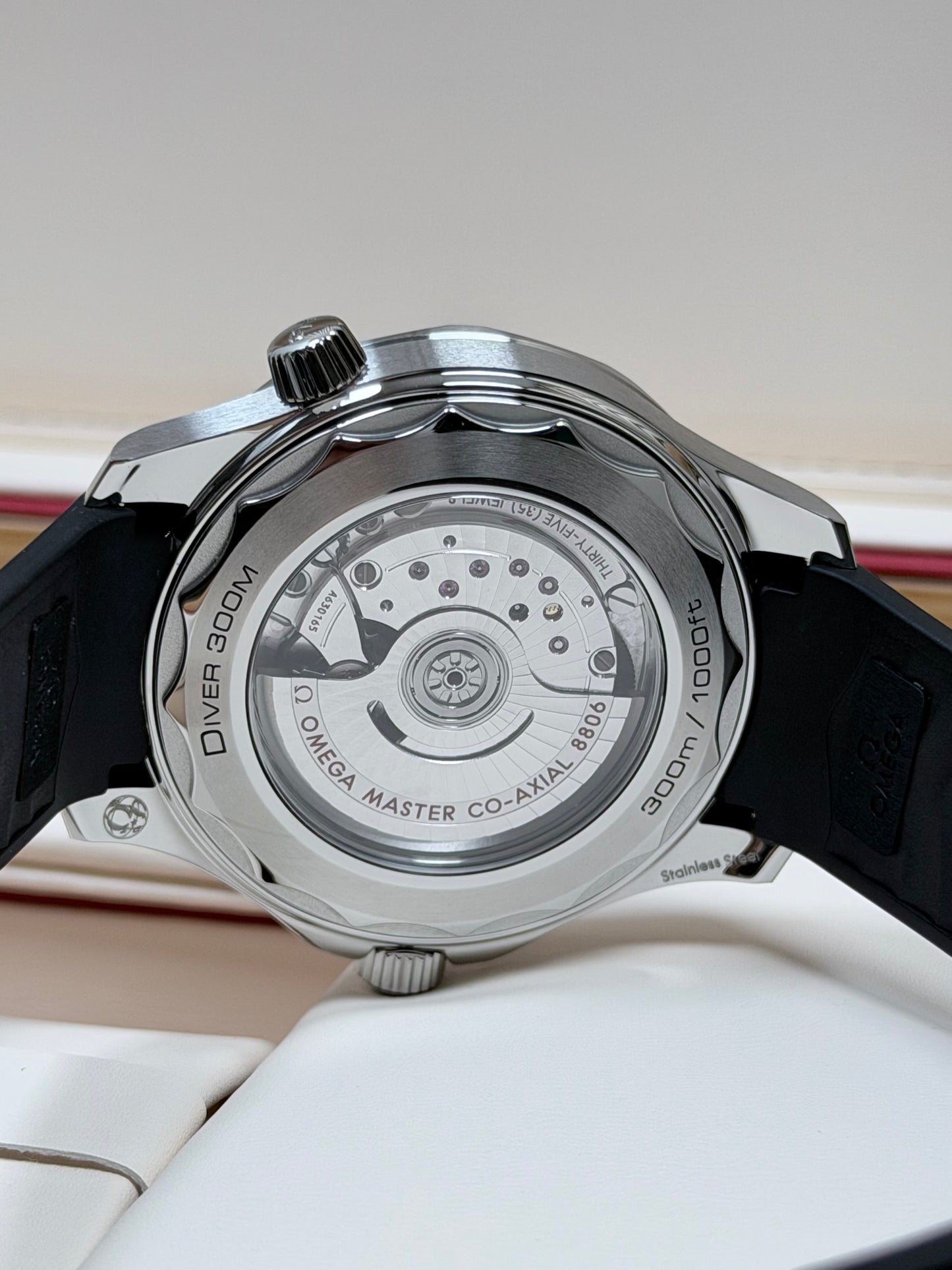 Omega Seamaster Diver 300M Schwarz / 2025 / Full Set / Neuwertig