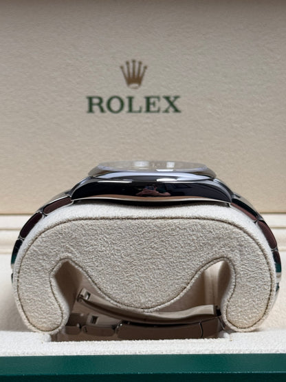 Rolex Oyster Perpetual 41 Silber 124300 / 2022 / Full Set / Neuwertig