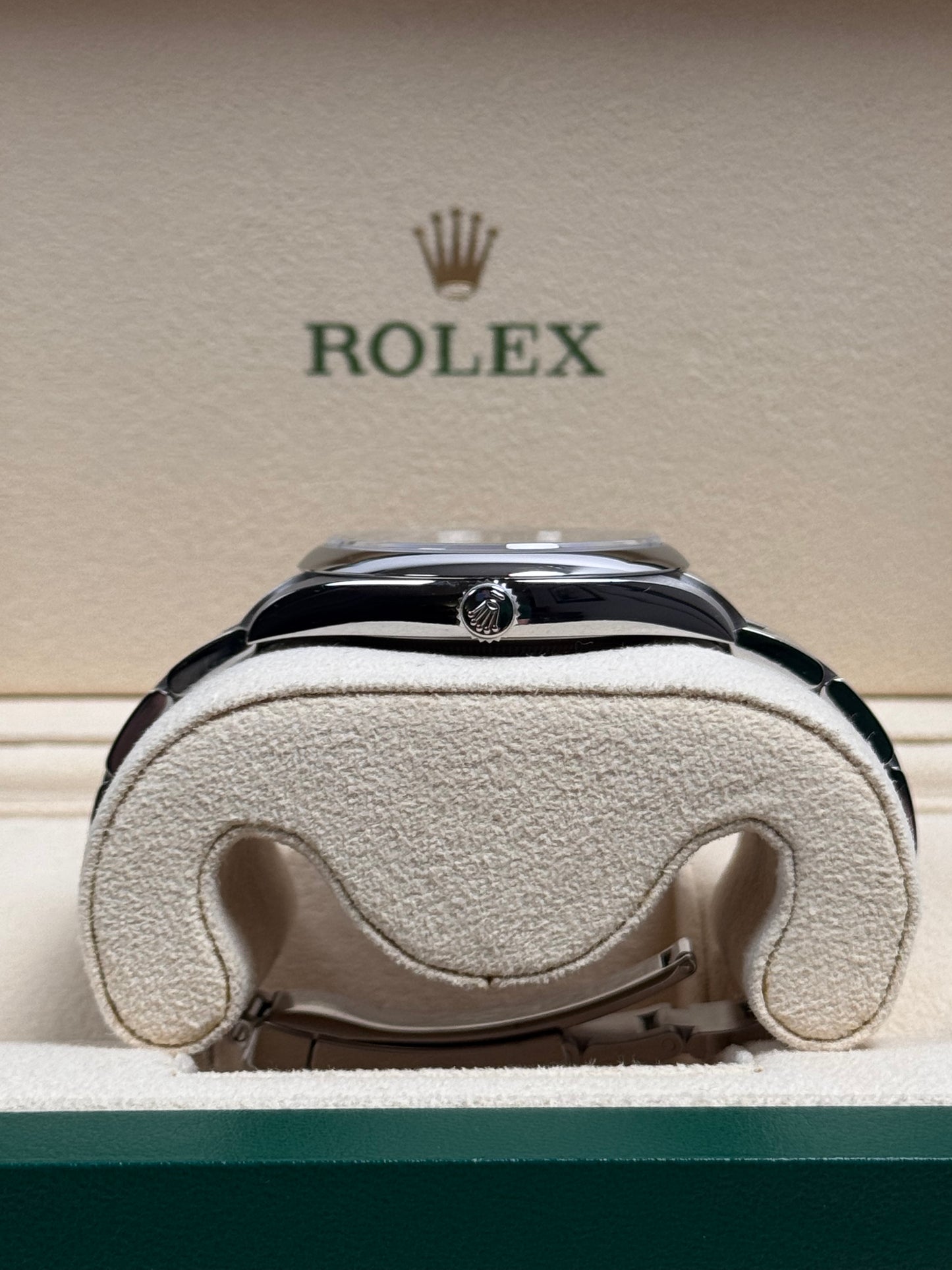 Rolex Oyster Perpetual 41 Silber 124300 / 2022 / Full Set / Neuwertig
