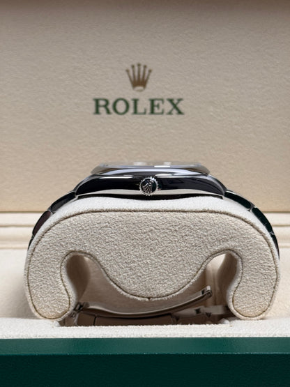 Rolex Oyster Perpetual 41 Silber 124300 / 2022 / Full Set / Neuwertig