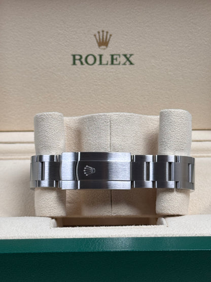 Rolex Oyster Perpetual 41 Silber 124300 / 2022 / Full Set / Neuwertig