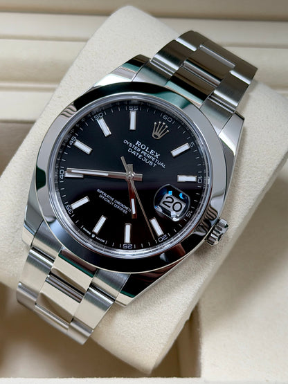 Rolex Datejust 41 126300 Schwarz / 2025 / Full Set / Neuwertig
