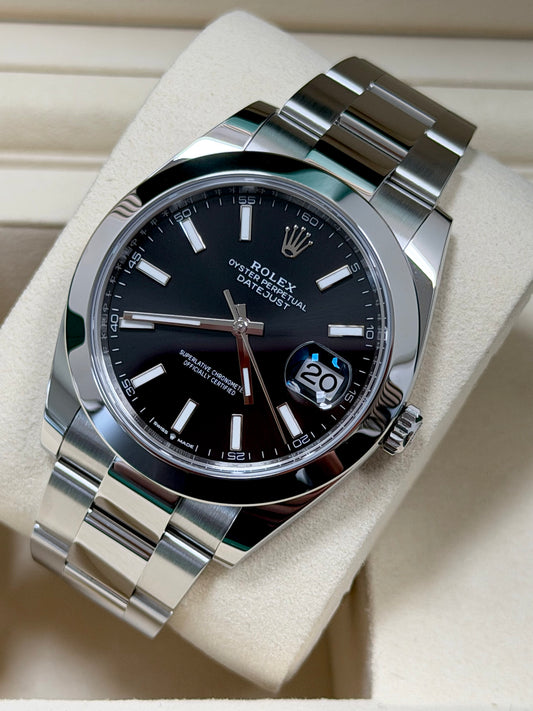 Rolex Datejust 41 126300 Schwarz / 2025 / Full Set / Neuwertig