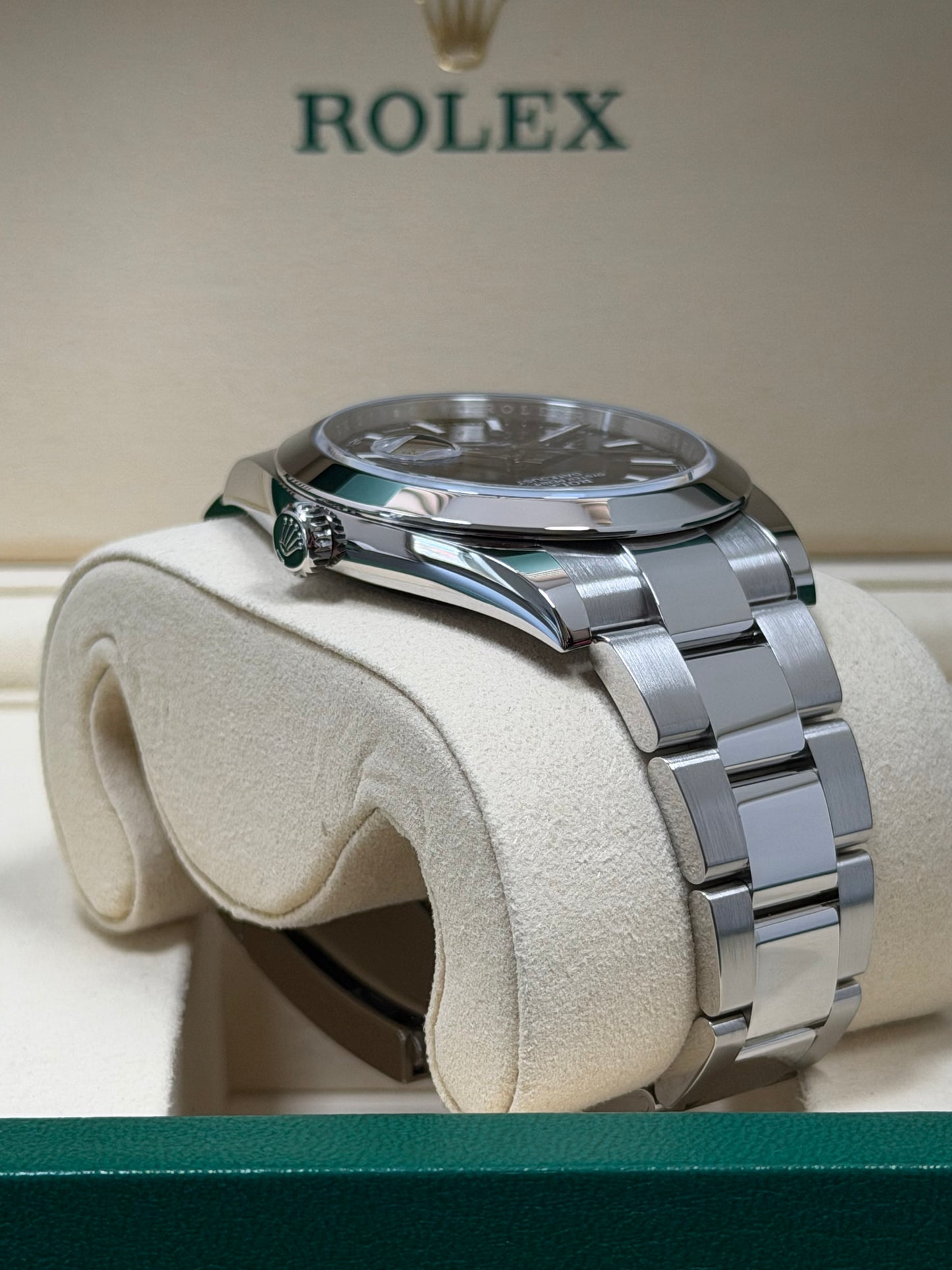 Rolex Datejust 41 126300 Schwarz / 2025 / Full Set / Neuwertig