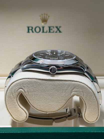 Rolex Datejust 41 126300 Schwarz / 2025 / Full Set / Neuwertig