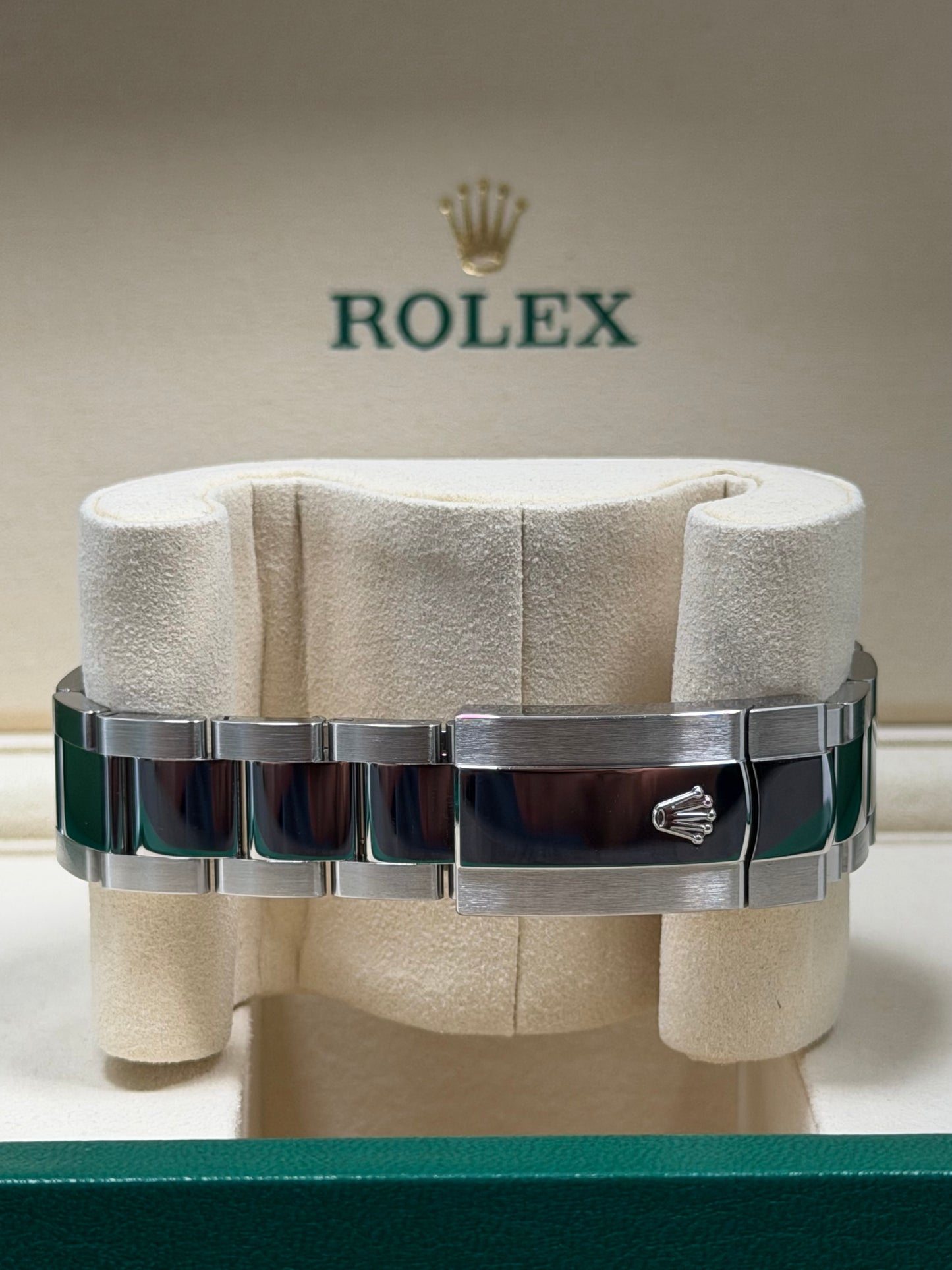 Rolex Datejust 41 126300 Schwarz / 2025 / Full Set / Neuwertig