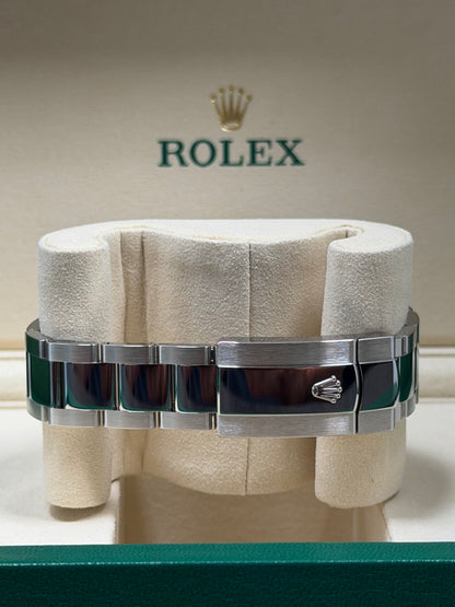 Rolex Datejust 41 126300 Schwarz / 2025 / Full Set / Neuwertig